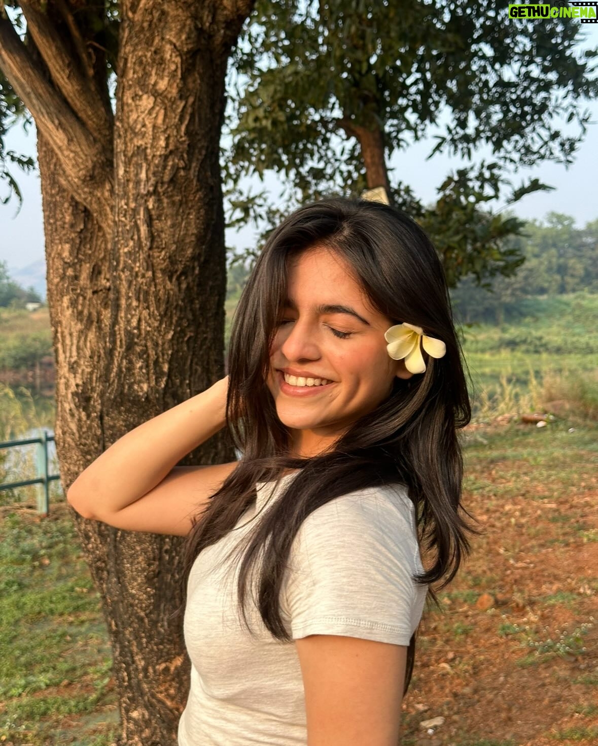 Shifa Solanky - 31.1K Likes - Main character ft. flowers🙂‍↔️🌸