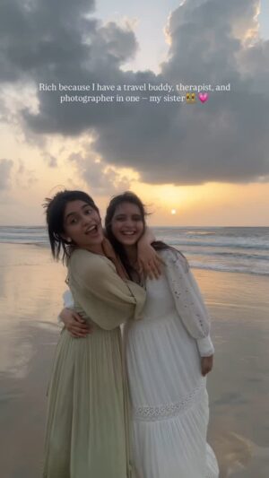 Shifa Solanky Instagram - Tag your built-in bestie💗
.
.
.
.
.
.
.
.
.
.
.
.
.
#reels #relateablecontent #relateablememe #sisterreels #sisterhood #sistertrip