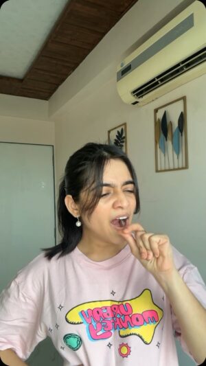 Shifa Solanky Instagram - Am I the only one?
.
.
.
.
.
.
.
.
.
#reels #relateablecontent #relateableposts #relateablememe #relateabletweets #singlepeopleproblems