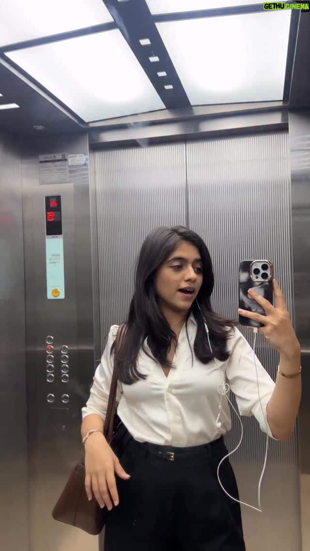 Shifa Solanky - 47.7K Likes - Why did I think it was good idea😭
.
.
.
.
.
.
.
.
.
#reels #relateablecontent #corporate #corporatejob