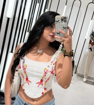 Shilpa Das Instagram - Me n my HK❤️✨
#casualwear #karnataka #kannada #post #pic #casualoutfits #ootd #outfits #croptop #instapic #casualstyle #randomclick #traditionalwear #explorepage✨ #fyp