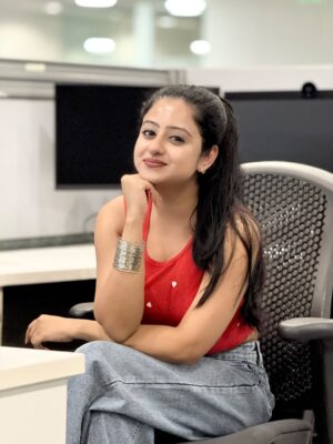 Shilpa Das Instagram - A casual day at work❤️✨
#casualwear #karnataka #kannada #post #pic #casualoutfits #ootd #outfits #croptop #instapic #casualstyle #randomclick #officewear #ootd #office #explorepage✨ #fyp