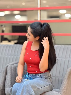Shilpa Das Instagram - A casual day at work❤️✨
#casualwear #karnataka #kannada #post #pic #casualoutfits #ootd #outfits #croptop #instapic #casualstyle #randomclick #officewear #ootd #office #explorepage✨ #fyp