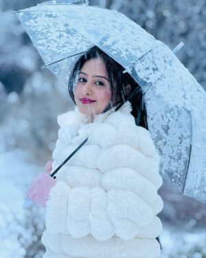Shilpa Das Instagram - My first snow in South Korea❄️🇰🇷🤍Cold and freezing hands, warm heart that was jumping with joy, and a quiet mind just wanting to enjoy that moment🤍
Planned for this entire travel during this time only to experience the first snowfall in this special place🫶A dreamy winter wonderland⛄️❄️A gift from the universe🧿
#snow #firstsnow #southkorea #seoul #travelgram