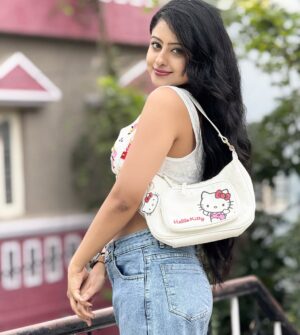 Shilpa Das Instagram - Me n my HK❤️✨
#casualwear #karnataka #kannada #post #pic #casualoutfits #ootd #outfits #croptop #instapic #casualstyle #randomclick #traditionalwear #explorepage✨ #fyp