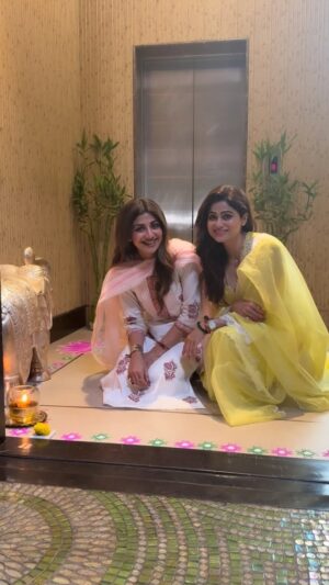 Shilpa Shetty Instagram - Rangoli time♥️ 🟧🟨🟩🟫🟫🟥 ♥️
#colour #diwali #rangoli #sister #love #celebration