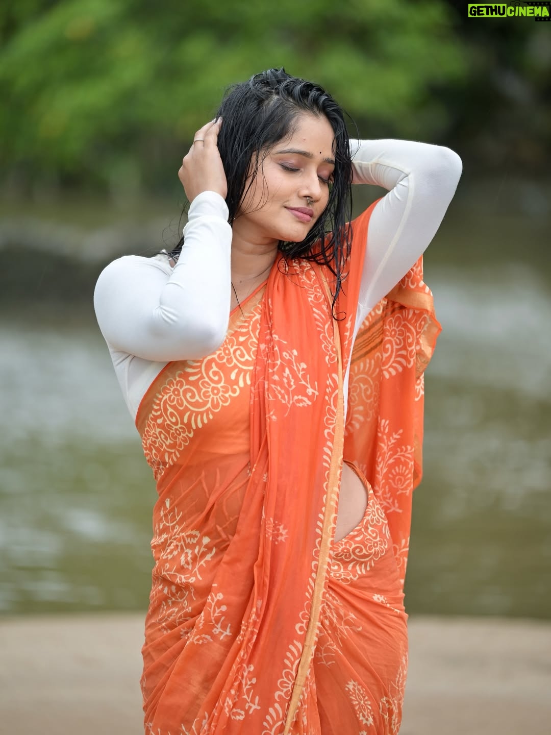 Shilpa Thakre - 14.3K Likes - अधीर मन झाले ✨🔸

📸 : @bhushan__tandel @indofest__ 

Saree by : @rupali.kanchi.12 
Styled by : @stylewithshivu 
.

.
.
#shilpathakre #expressionqueen👸 #saree #orange #instapic #instagram #instamood #trend #trendingnow #trendingsongs #trending #picoftheday