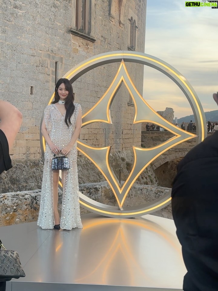 Shin Min-a - 635.4K Likes - @louisvuitton #LVHighjewelry 💎
