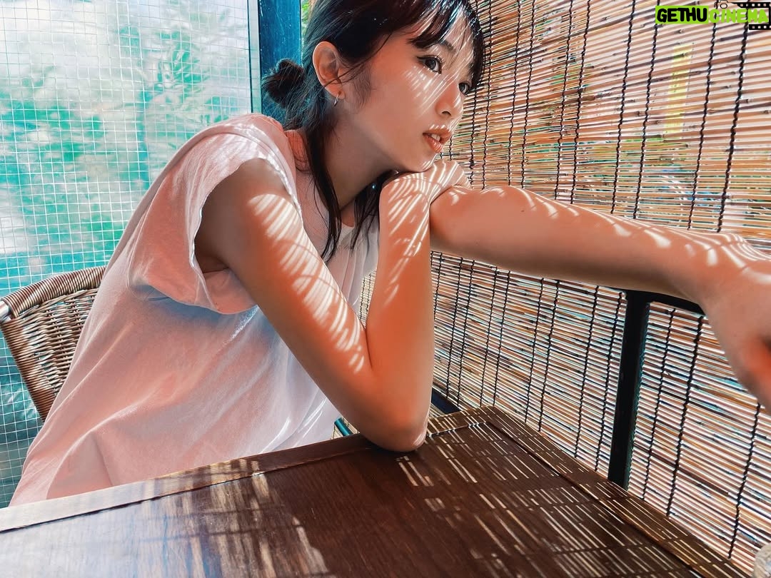 Shiori - 2.4K Likes - 天気良かったからテラス席でランチ☀️
#生牡蠣100円