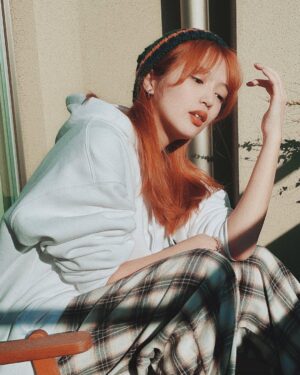 Shiori Instagram - やっと秋服着れると思ったらめっちゃ寒い🥶🍂

#秋服コーデ #私服