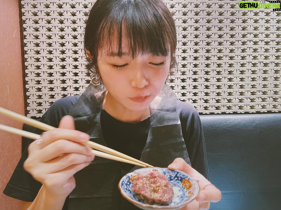 Shiori - 2.7K Likes - 雨が続き過ぎてて元気が出ないので、お肉食べにきました🥩全部美味しかったけど、ねぎたんきんちゃくが美味しかった〜〜！フォルムが可愛い笑
ちょっと久々の外食&焼肉で、元気でました🥺
明日からまた1週間がんばろ〜
#神楽坂焼肉#ねぎたん巾着#とびうし