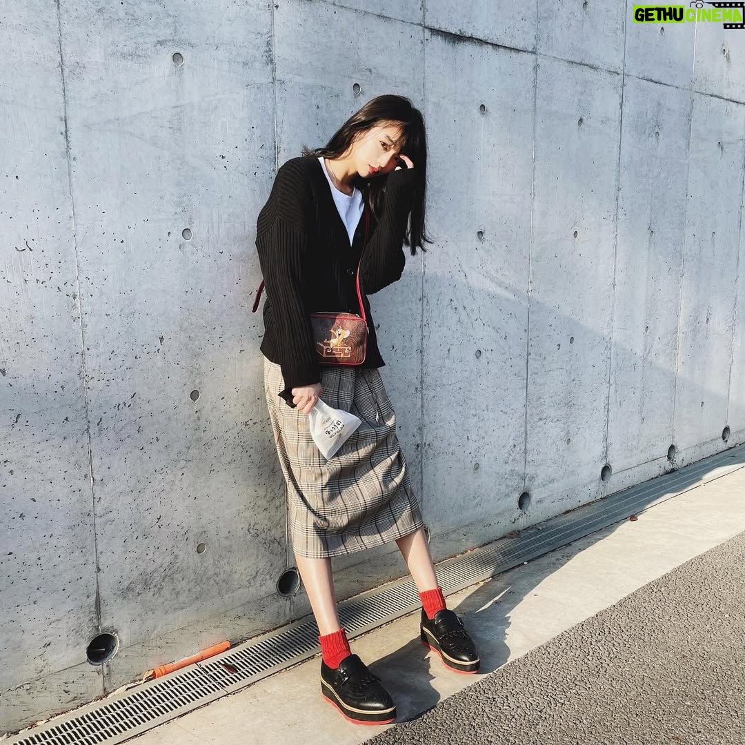 Shiori - 2K Likes - 私服
アウターはもう着たくないけどやっぱまだ寒い。。😇