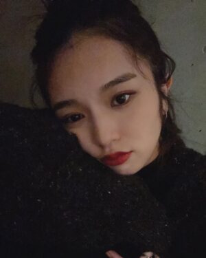 Shiori Instagram - 最近はちょっと濃いめのメイクが流行ってる（自分の中で）