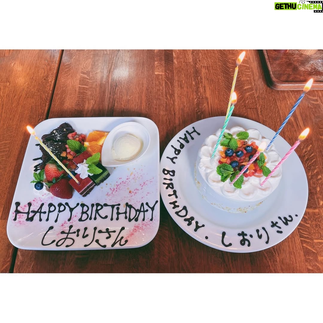 Shiori - 3.1K Likes - 今日26歳になりました🎂
正直あまり実感が湧かないですが10代から見ていてくれた方々とは、一緒に歳をとってると思うとなんだか感慨深く、とても嬉しいです。
良い26歳を過ごせるよう頑張ります。
いつも応援して下さってありがとうございます🤲

#26歳