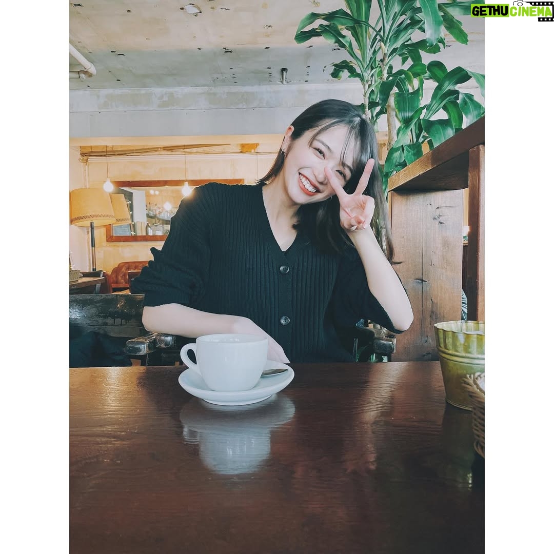 Shiori - 2.7K Likes - 昼間お散歩した！