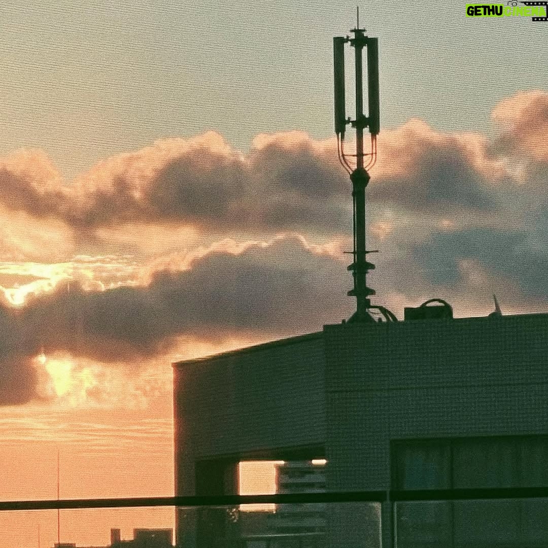 Shiori - 1K Likes - 夏も終わりますねー⛅️
最近ずっと韓国ドラマハマってて、寝不足気味です。
今観てるやつがそろそろ終わるので、よかったらオススメ教えてください…