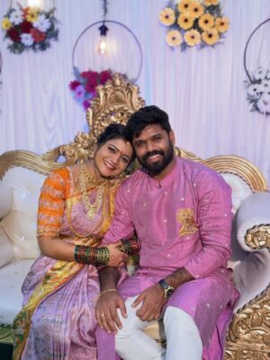 Shiva Jyothi Instagram - Two hearts waiting to welcome ..
one more heartbeat...💕💕
@iam.savithri 🩷🩷 5th Month Sreemantham…

Couple outfits from @sj_trends_and_fashion__new ❤️