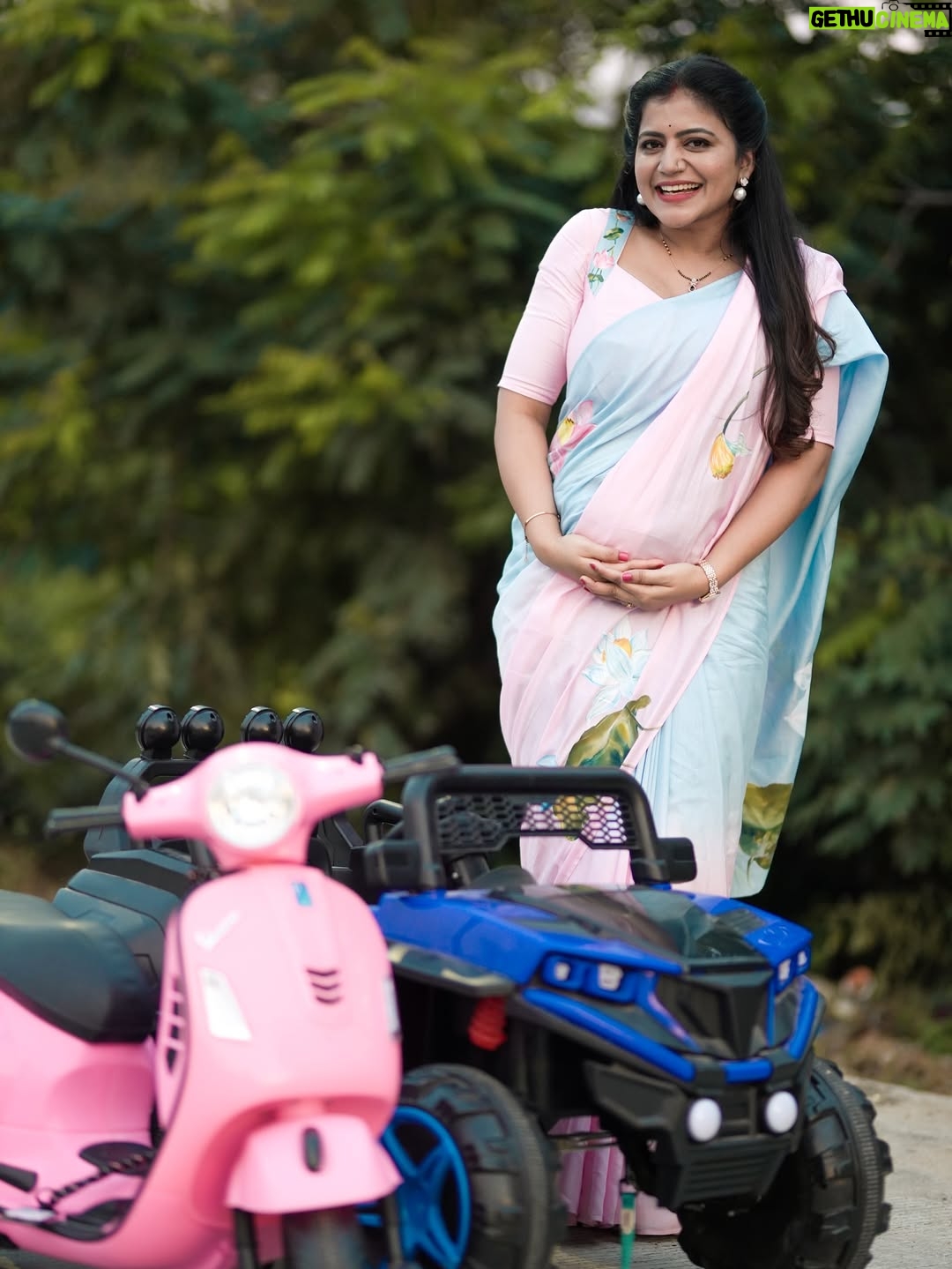 Shiva Jyothi - 537.6K Likes - bless చేసిన ప్రతిఒక్కరికి Thak you 💕💕💕🧿🧿🧿

saree & blouse @pranshi_label 💕

clicks @thehashtag_photography 💕

#ɴᴇᴡᴘᴏsᴛ #blessed #thankyou #momtobesoon🤰🏻❤️ #fathertobesoon❤️❤️ #babyontheway❤️