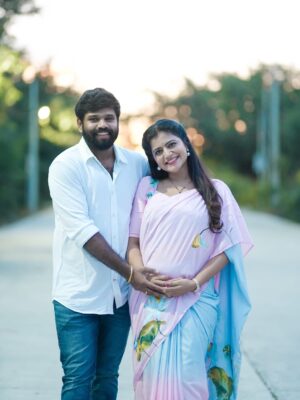 Shiva Jyothi Instagram - bless చేసిన ప్రతిఒక్కరికి Thak you 💕💕💕🧿🧿🧿

saree & blouse @pranshi_label 💕

clicks @thehashtag_photography 💕

#ɴᴇᴡᴘᴏsᴛ #blessed #thankyou #momtobesoon🤰🏻❤️ #fathertobesoon❤️❤️ #babyontheway❤️