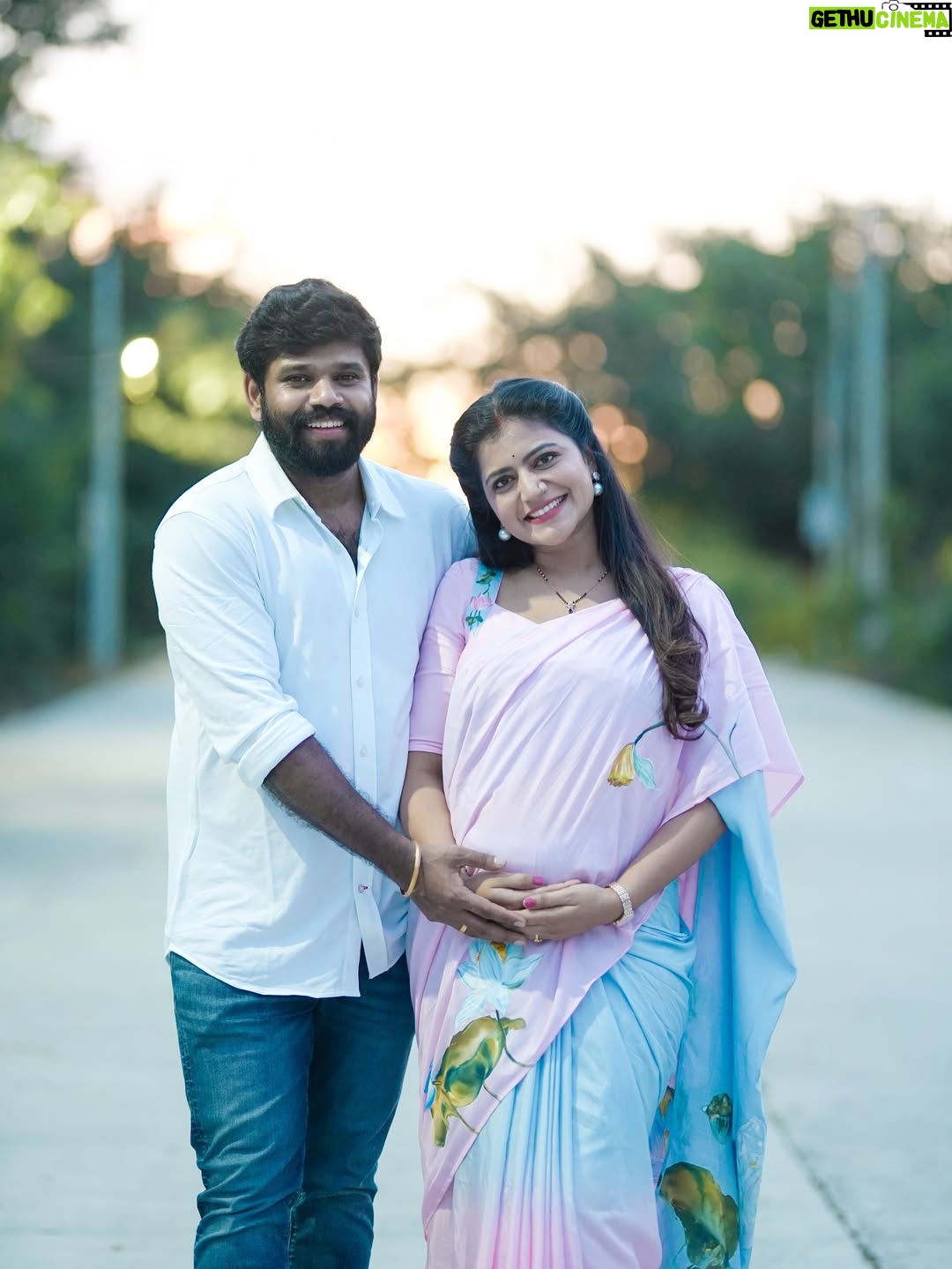 Shiva Jyothi - 537.6K Likes - bless చేసిన ప్రతిఒక్కరికి Thak you 💕💕💕🧿🧿🧿

saree & blouse @pranshi_label 💕

clicks @thehashtag_photography 💕

#ɴᴇᴡᴘᴏsᴛ #blessed #thankyou #momtobesoon🤰🏻❤️ #fathertobesoon❤️❤️ #babyontheway❤️