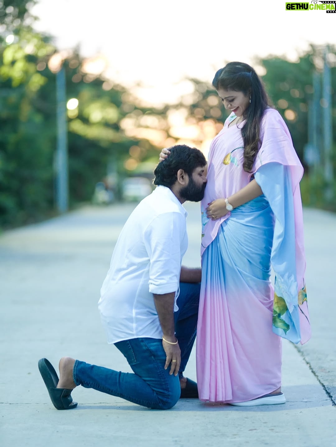 Shiva Jyothi - 537.6K Likes - bless చేసిన ప్రతిఒక్కరికి Thak you 💕💕💕🧿🧿🧿

saree & blouse @pranshi_label 💕

clicks @thehashtag_photography 💕

#ɴᴇᴡᴘᴏsᴛ #blessed #thankyou #momtobesoon🤰🏻❤️ #fathertobesoon❤️❤️ #babyontheway❤️