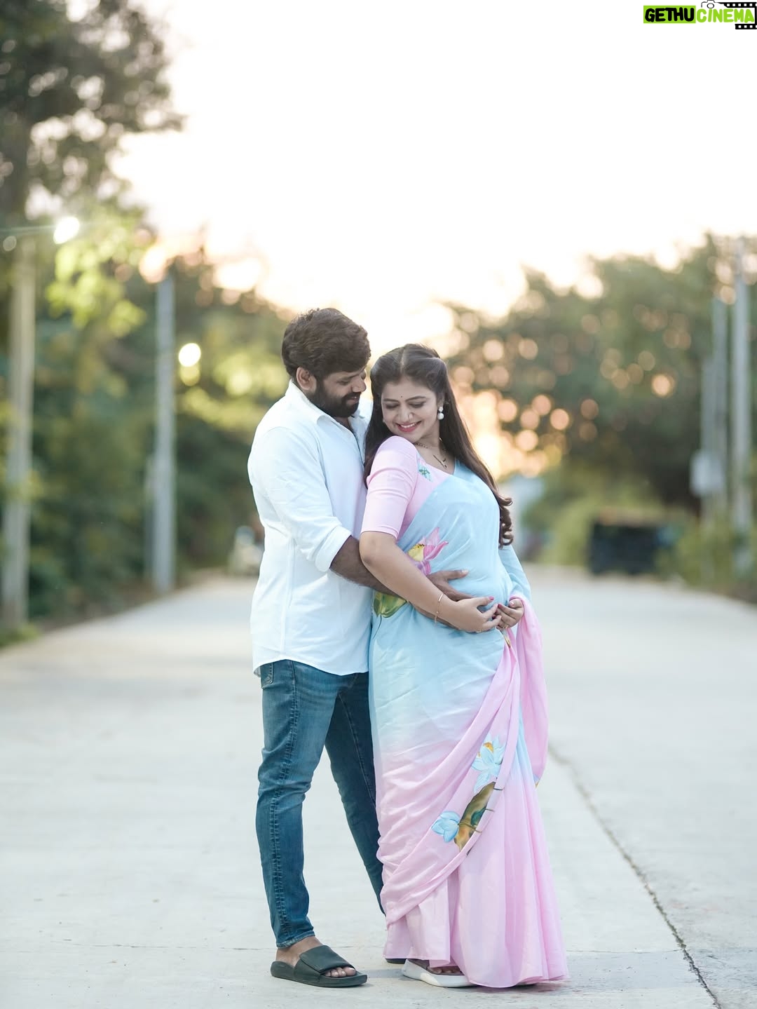 Shiva Jyothi - 537.6K Likes - bless చేసిన ప్రతిఒక్కరికి Thak you 💕💕💕🧿🧿🧿

saree & blouse @pranshi_label 💕

clicks @thehashtag_photography 💕

#ɴᴇᴡᴘᴏsᴛ #blessed #thankyou #momtobesoon🤰🏻❤️ #fathertobesoon❤️❤️ #babyontheway❤️