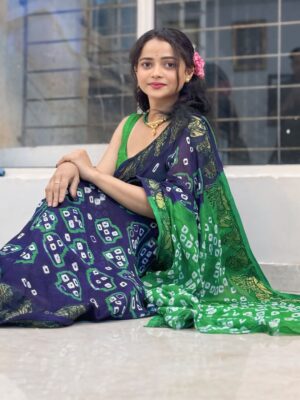 Shivali Parab Instagram - दसरा 2025 ☘️
.
#shivaliparab #kalyanchichulbuli #love #saree #bandhanisaree