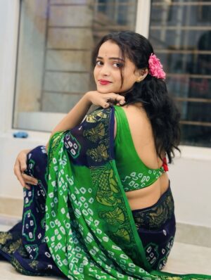 Shivali Parab Instagram - दसरा 2025 ☘️
.
#shivaliparab #kalyanchichulbuli #love #saree #bandhanisaree