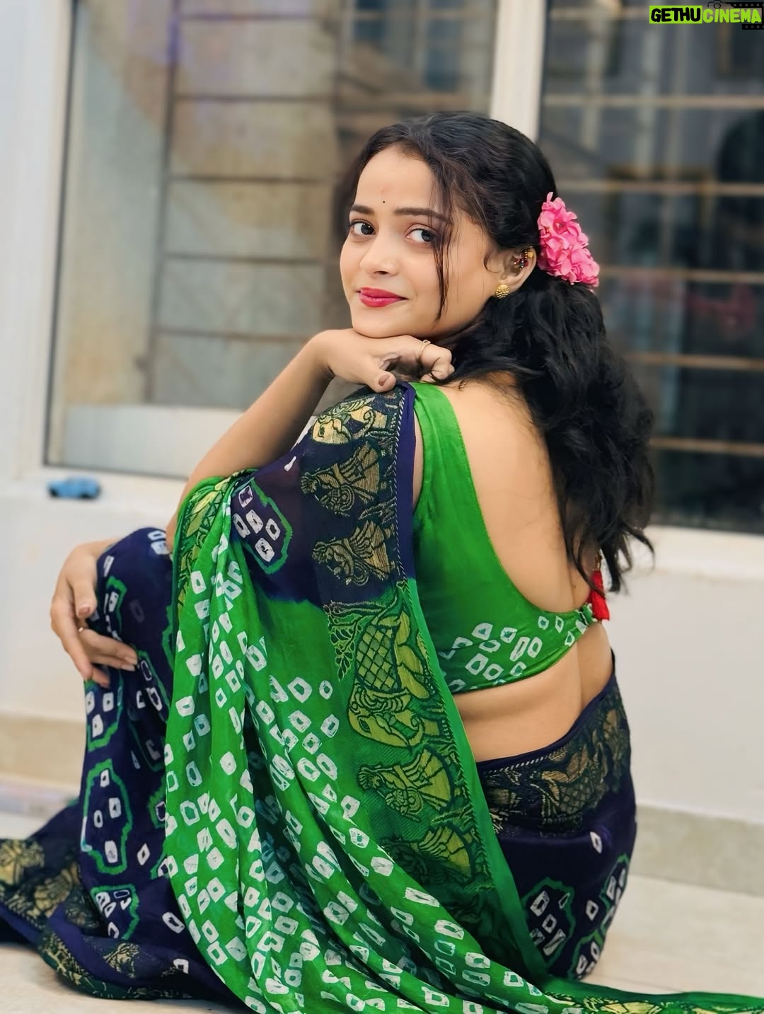 Shivali Parab - 20.6K Likes - दसरा 2025 ☘️
.
#shivaliparab #kalyanchichulbuli #love #saree #bandhanisaree