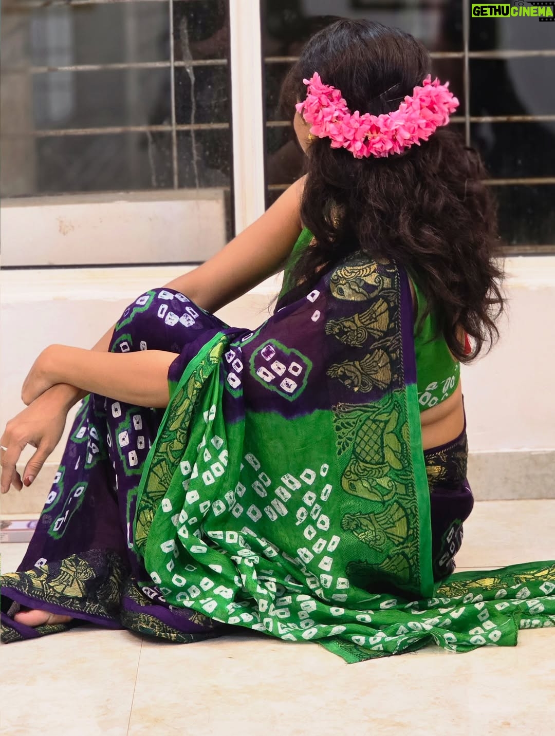 Shivali Parab - 20.6K Likes - दसरा 2025 ☘️
.
#shivaliparab #kalyanchichulbuli #love #saree #bandhanisaree