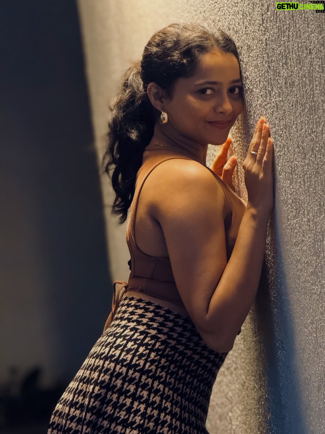 Shivali Parab - 51.7K Likes - Chipkali 🦎 
.
#shivaliparab #kalyanchichulbuli #love