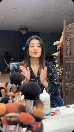 Shivangi Jindal Instagram - Follow for more such hacks and videos š«¶š»
Join our upcoming 1 month basic to advance makeup course to learn the latest makeup techniques and creating the flawless base .
For queries : 96548 00050 , 93548 86468
#nofilter #faridabadmakeupartist #faridabadmakeup #lenshack #eyelens #viral #trending #makeupartist #makeupeducator #love
( makeupartist, lens , lens hack , makeup , realistic )
