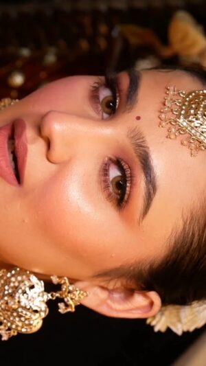 Shivangi Jindal Instagram - Episode 4
Lashes from @pinkbite_india
Comment lashes to kow the variant.!
#product #productreview #productrecommendation #shivangijindal #shivangijindalmakeover #trending #faridabadmakeupartist #eyelashes #subtlemakeuplook #dayweddinglook #nudemakeup #trending #viraÅreels