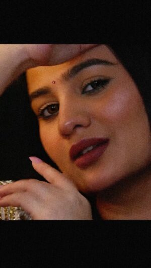 Shivangi Jindal Instagram - In the 90ās era ā¤ļø
Mua @shivangiijindal
Our next offline batch is starting from 1st April, 2025.
Join our upcoming 1 month basic to advance makeup course to learn the latest makeup techniques and creating the flawless base .
For queries : 96548 00050 , 93548 86468
#nofilter #faridabadmakeupartist #faridabadmakeup #transition #transitionreels #viral #trending #makeupartist #makeupeducator #love
( makeup inspiration, newlywed , bridal look , educator)