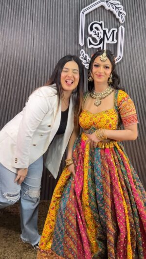 Shivangi Jindal Instagram - Making of my haldi/ mehndi bride
Haldi/ mehndi bridal inspo
Mua @shivangiijindal
( colorful bride , haldi look , mehndi look , educator , makeup educator, enthusiast , colorful look )