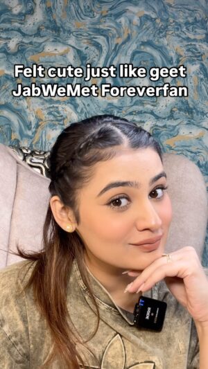Shivangi Jindal Instagram - In between shoot funš
Had this hairstyle today
So felt like geet
#jabwemet #kareenakapoor