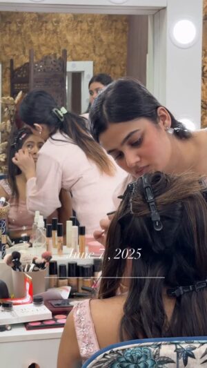 Shivangi Jindal Instagram - All customised looks according to my clientās wish .!
But one thing i made sure for each and everyone was subtle base , skin like finish .!
( brides , makeup , subtle makeup, party look , glam makeup )
#faridabadmua #2025brides #subtlemakeup #makeupartist #faridabadmakeupartist #trending #viralreels #brides #shivangijindal #shivangijindalmakeover