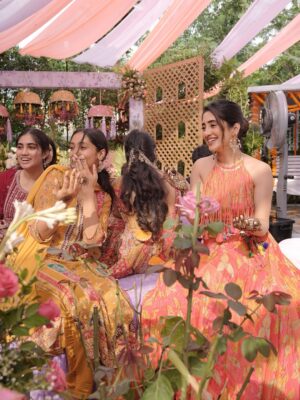 Shivangi Joshi Instagram - Hands full of mehendi, hearts full of love 💕
@sheetal_joshi_official ♥️

Outfit:- @anusoru

#Mehendi