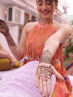 Shivangi Joshi Instagram - Hands full of mehendi, hearts full of love 💕
@sheetal_joshi_official ♥️

Outfit:- @anusoru

#Mehendi