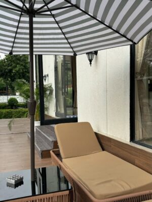 Shivangi Kohli Instagram - A well spent Sunday right at @vmanor_bylerevestays , Stepping into a French daydream ! 🥂⭐️
From elegant suites to sparkling blues , this villa has got everything covered