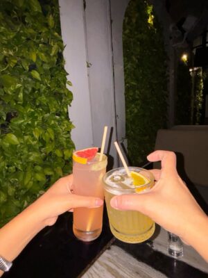 Shivangi Kohli Instagram - A Sunday of good food, good vibes, and all things at @diablodelhi 🍹🍕