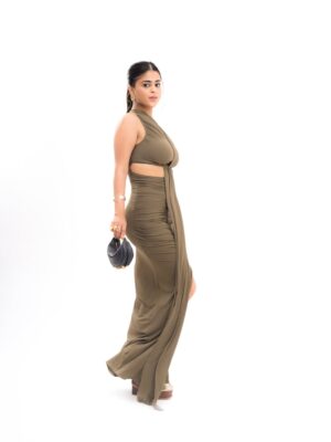 Shivangi Kohli Instagram - Dressing up is my weekend therapy✨
.
.
.
.
Wearing @sotbella_in 
Shot at @thebasestudionoida 
Edited by @klicks_trails