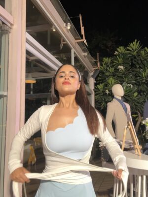 Shivangi Kohli Instagram - What a fun evening with @hackettlondon at @dirty_good 🏸🏓🏐 
Wearing: @eight9.official 
Shot by : @vjsuraj.jpegg