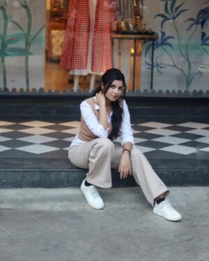 Shivani Bewal Instagram - Kehda kar gayi ae tu jaadu ✨
.
.
.
.
.
.
.
.
#ootd #instalike #instalove #instagood #instafeed #instafollow #new #newpost #viralpost #exploremore #explore #explorepage #instagrammers #bebetter #trending #photooftheday #picoftheday #lookbook #musthave #foryoupage #instapic #foryou #instagram #photoholic #streetstyle #outfitoftheday