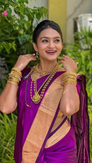 Shivani Divkar Instagram - Scene koni pan banvu dya, highlight tar mi ch ahe!😉😂😘
MUA: @prachi_styles_ps 
Saree drape: @prachi_styles_ps
.
#Saree #Makeup #marathimulgi #marathi #maharashtra #Goa #makeup #goaexplore #dance #trendingreels❤️ #trendingsongs #trendingnow #trending #dancereel #swag #sareelove❤️ #sareedrape #sareeoftheday #wedding #weddingshenanigans