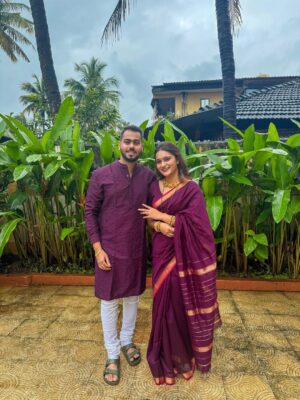 Shivani Divkar Instagram - Another day, another reason to be grateful 🙏✨ Ganesh Chaturthi – Day 2 💕
#couple #couplegoals #family #familygoals  #parvati #ganesha #mahadeva #shankar #festive #festivevibes #festiveseason #chaturthi #chaturthispecial❤️ #saree #sareesofinstagram #maharashtra #maharashtrian  #marathimulgi❤️ #Goa #goabeyondbeaches #goadiaries #sareefashion #sareelove❤️ #sareeofinstagram #sareeblousedesigns
