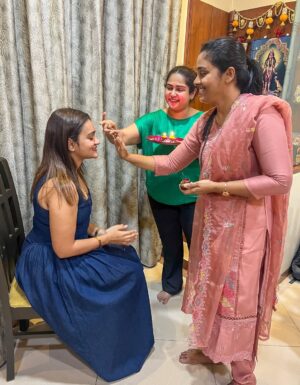 Shivani Divkar Instagram - Birthday dump part 2 💕 From midnight surprises to cozy celebrations with my closest friends and family, this is exactly how I wanted my day to be 🥰🎂
.
#birthdaydump #september #love #birthdaygirl