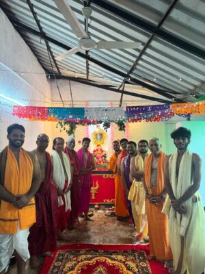 Shivani Divkar Instagram - 🌸Ganesh Chaturthi🌸
📍 Cuncolim
A tradition we cherish every year.
Celebrating this beautiful festival with the entire Pai Kakode family 💛
Wishing you all a very blessed and joyful Ganesh Chaturthi ✨🙏 
May Bappa bring happiness, love and togetherness to every home. 🏠 ❤️
#ganesha #ganeshchaturthi #ganpatibappamorya #ganeshotsav #ganesha🙏 #ganpati #gannubappa #jointfamily #traditional #family #happiness #festive #festiveseason #festivevibes