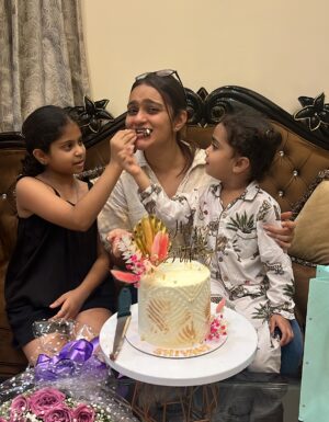 Shivani Divkar Instagram - Birthday dump part 2 💕 From midnight surprises to cozy celebrations with my closest friends and family, this is exactly how I wanted my day to be 🥰🎂
.
#birthdaydump #september #love #birthdaygirl