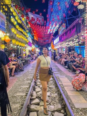 Shivani Divkar Instagram - Keeping track of the memories in Hanoi🚂❤️
.
#trainstreethanoi #hanoitrainstreet #hanoi #vietnam #vietnamtravel #streets #trains #traintracks #travel #explore #exploretheglobe #travelblogger #travelgram #vietnamstreetstyle #vietnam🇻🇳 #goodtimes #family #love #happy